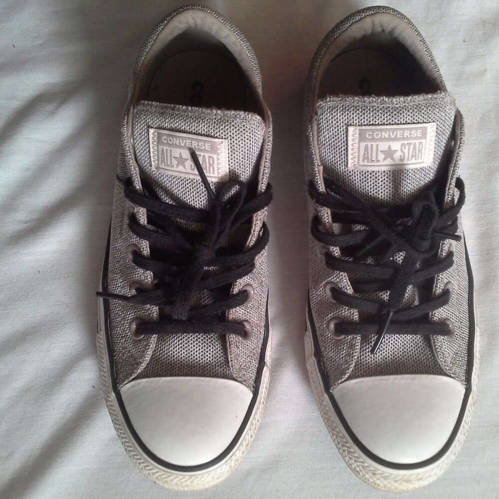Converse Women's sz 9 All-Stars